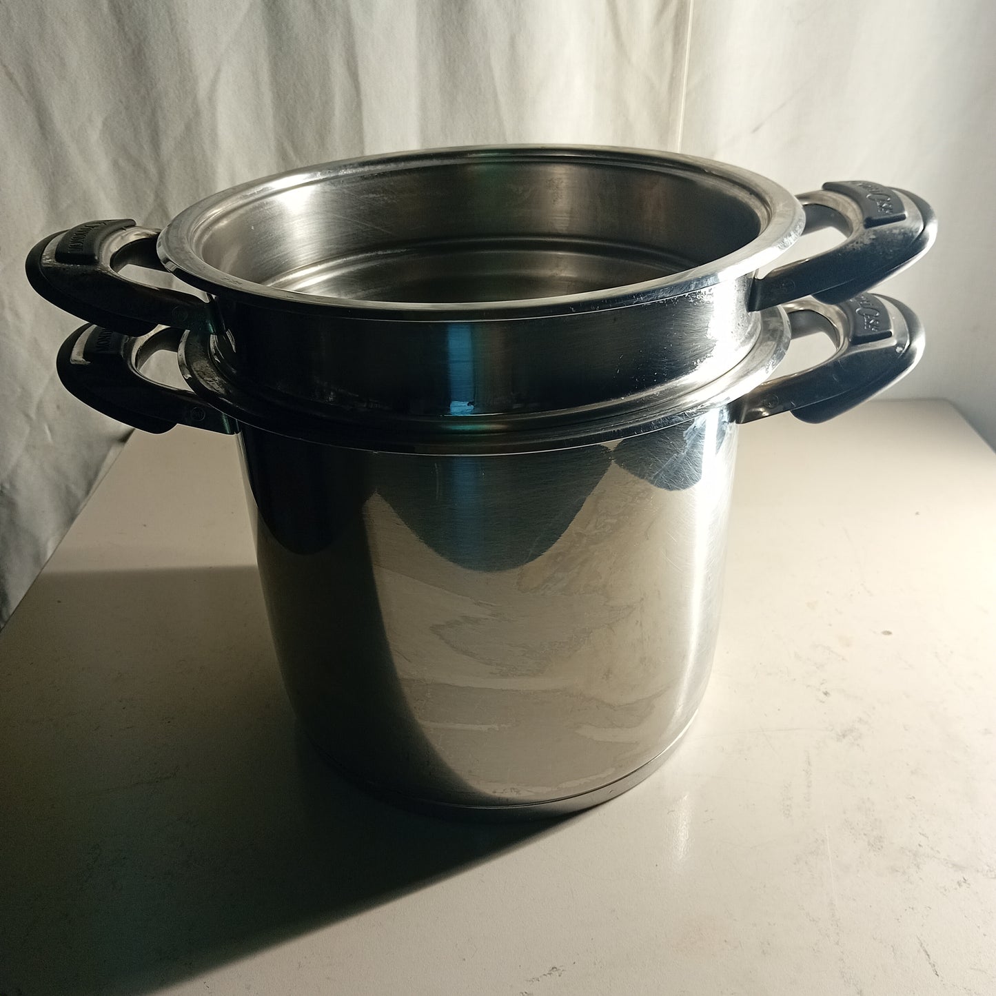 Pentola in acciaio inox 18/10 per induzione, marca Mondial Casa; con scolapasta; Ø 28 cm; H 22 cm, usata per la ristorazione Attrezzatura da ristorazione usata Sd Service Store