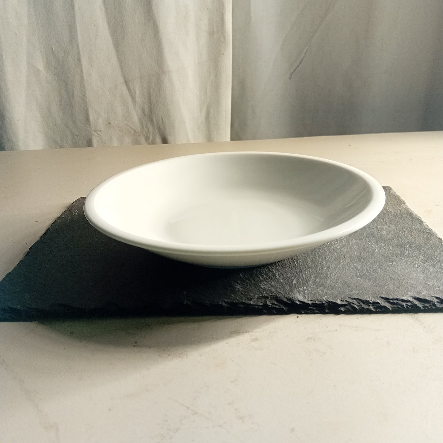 Piatto fondo in porcellana, marca Royale; Ø 21 cm, usato per la ristorazione Attrezzatura da ristorazione usata Sd Service Store