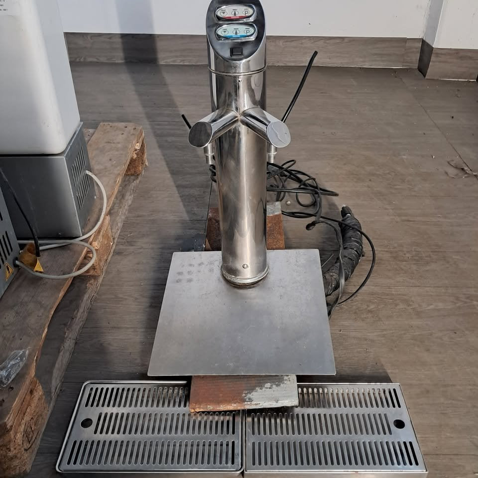 Spillatore acqua refrigerato con erogatori e depuratore,usato per ristorazione Attrezzatura da ristorazione usata Sd Service Store