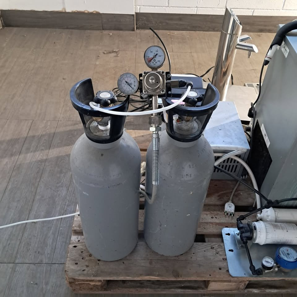 Spillatore acqua refrigerato con erogatori e depuratore,usato per ristorazione Attrezzatura da ristorazione usata Sd Service Store