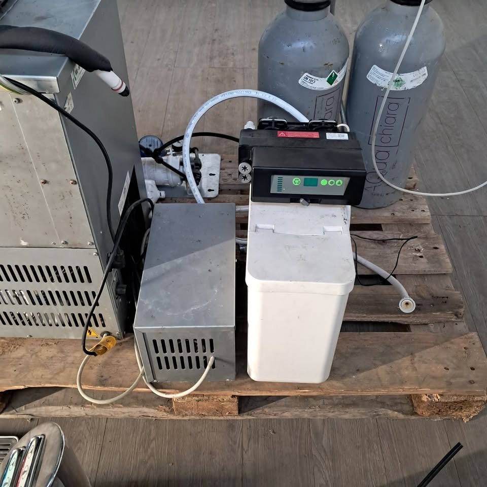 Spillatore acqua refrigerato con erogatori e depuratore,usato per ristorazione Attrezzatura da ristorazione usata Sd Service Store