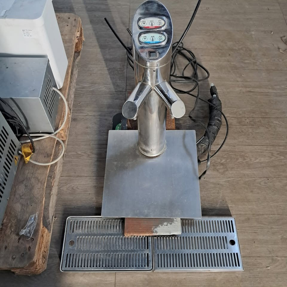 Spillatore acqua refrigerato con erogatori e depuratore,usato per ristorazione Attrezzatura da ristorazione usata Sd Service Store