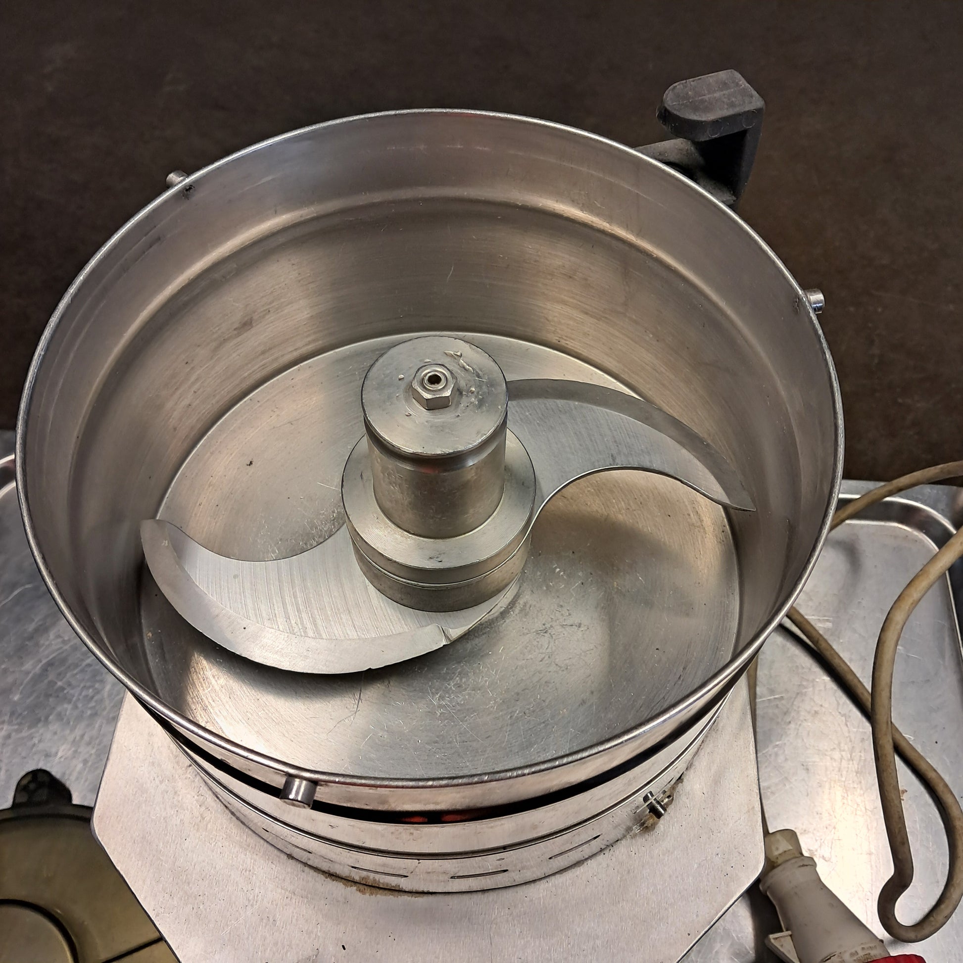Cutter tritatutto 4 kg ; 380 v, usato per ristorazione Attrezzatura da ristorazione usata Sd Service Store