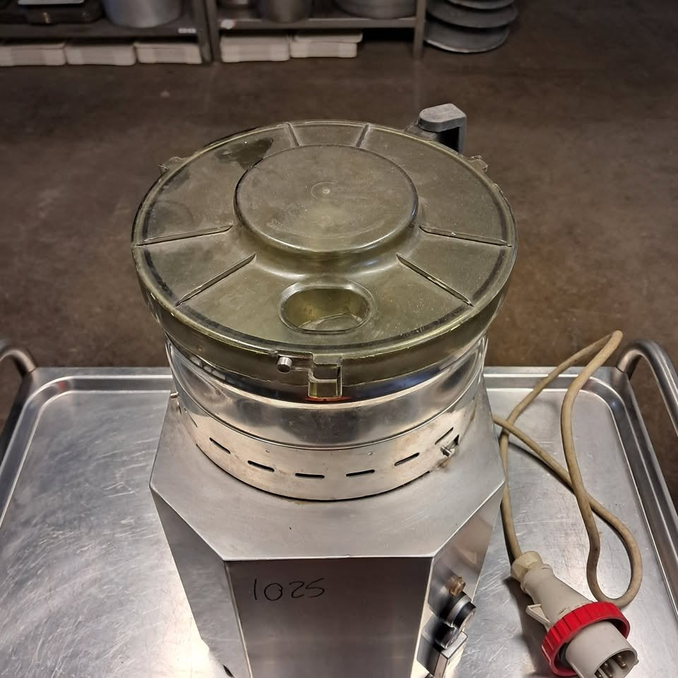Cutter  (marca Fimar 4 kg) trita ingredienti ( 380 V)