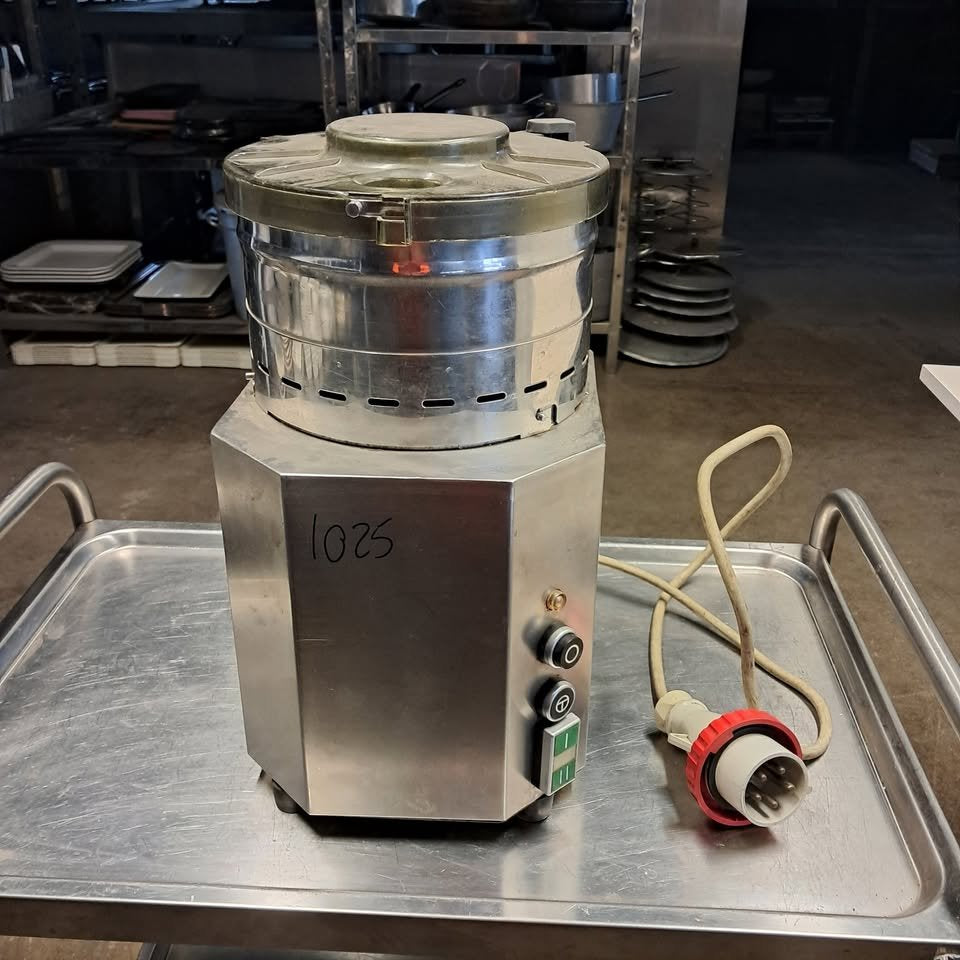 Cutter  (marca Fimar 4 kg) trita ingredienti ( 380 V)