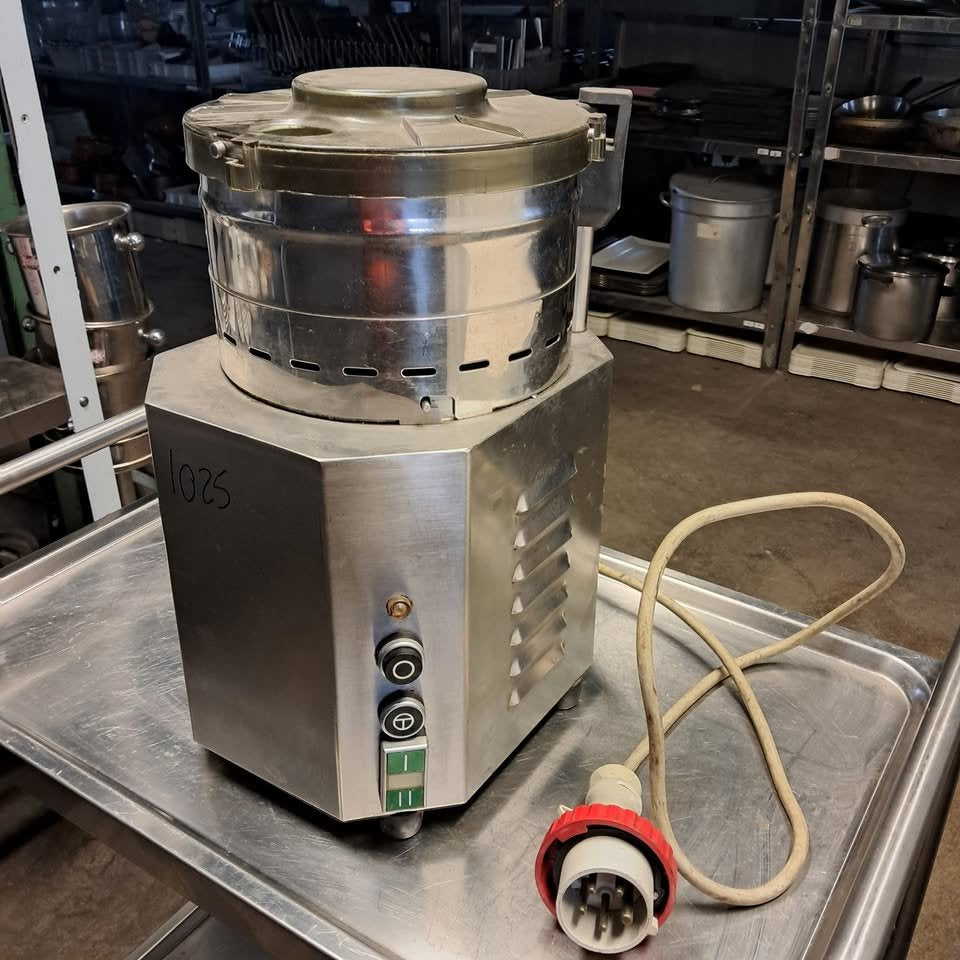 Cutter  (marca Fimar 4 kg) trita ingredienti ( 380 V)