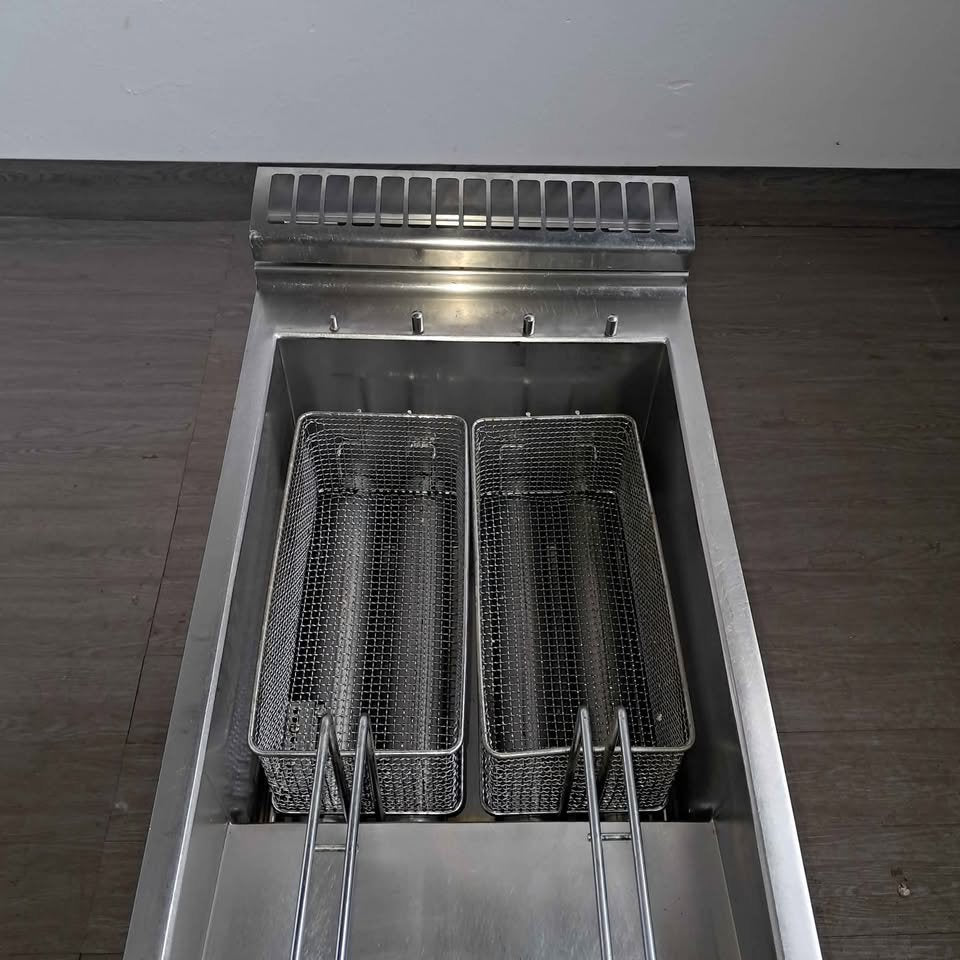 Friggitrice a gas con 2 cestelli ( marca Zanussi ) L 90 P 40 H 85, usata per ristorazione Attrezzatura da ristorazione usata Sd Service Store