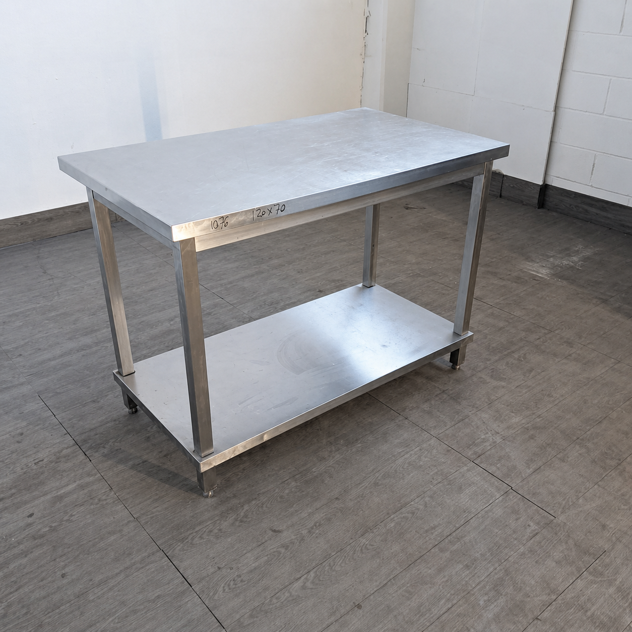 Tavolo in acciaio inox Aisi 304 ; L 120 P 70 H 85, usato per ristorazione Attrezzatura da ristorazione usata Sd Service Store