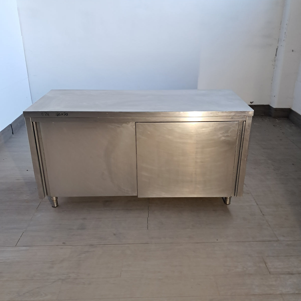 Banco in acciaio inox AISI 304 con 2 porte scorrevoli, L 160 cm, P 70 cm, H 85 cm — usato Attrezzatura da ristorazione usata Sd Service Store