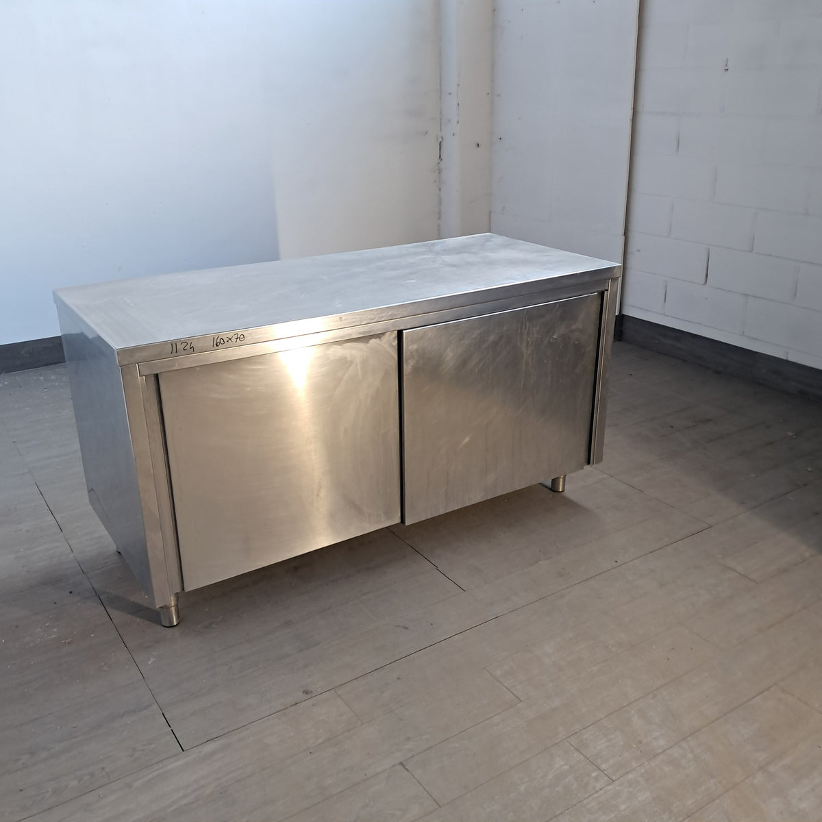 Banco in acciaio inox AISI 304 con 2 porte scorrevoli, L 160 cm, P 70 cm, H 85 cm — usato Attrezzatura da ristorazione usata Sd Service Store