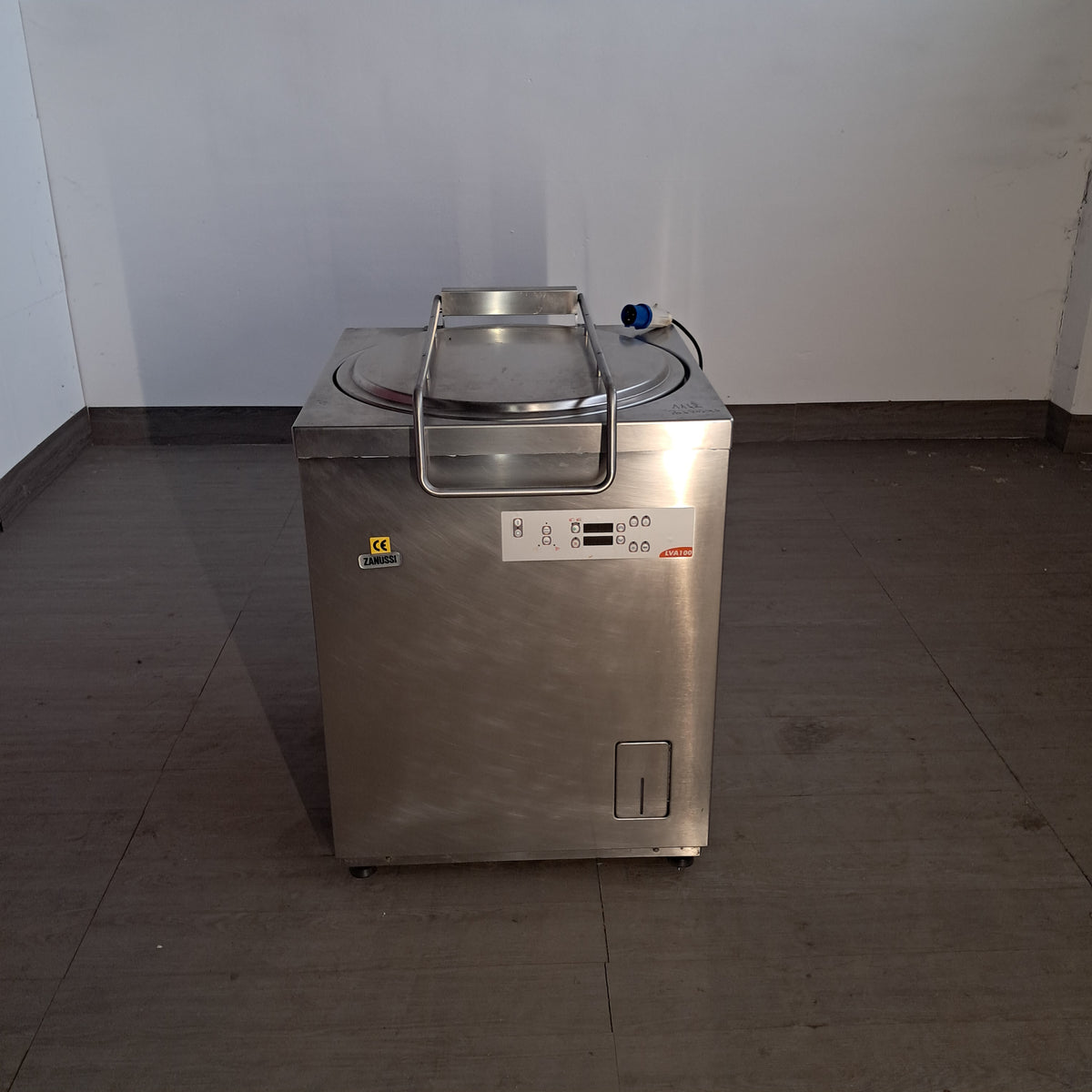 Lavaverdure elettrico Zanussi, 220 V, L 70 cm, P 70 cm, H 90 cm — usato