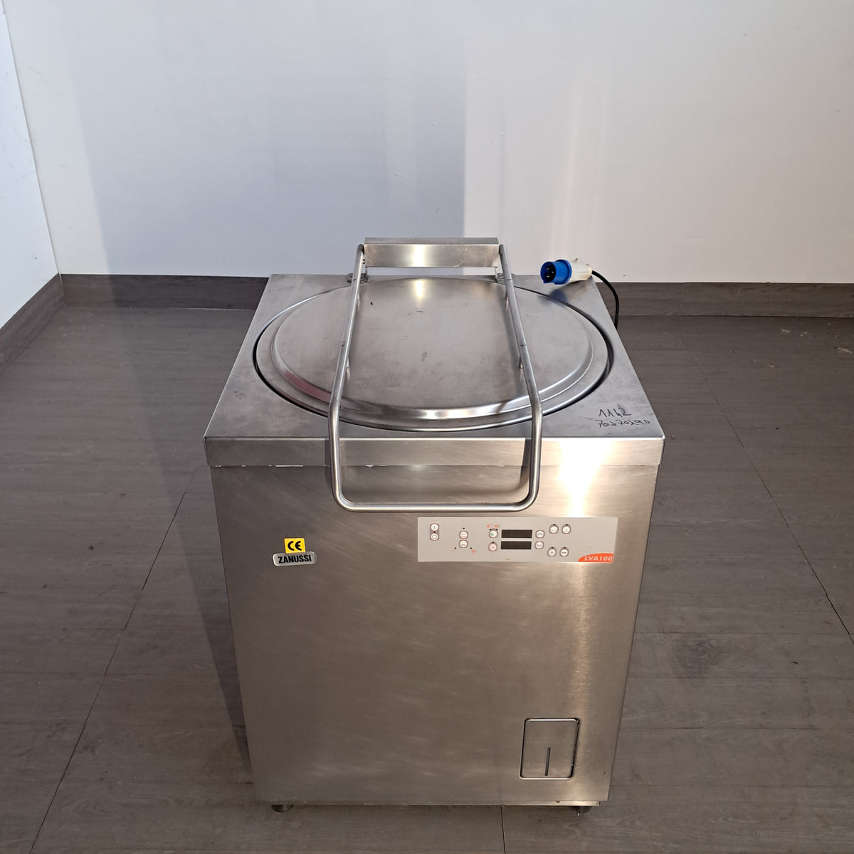 Lavaverdure elettrico Zanussi, 220 V, L 70 cm, P 70 cm, H 90 cm — usato