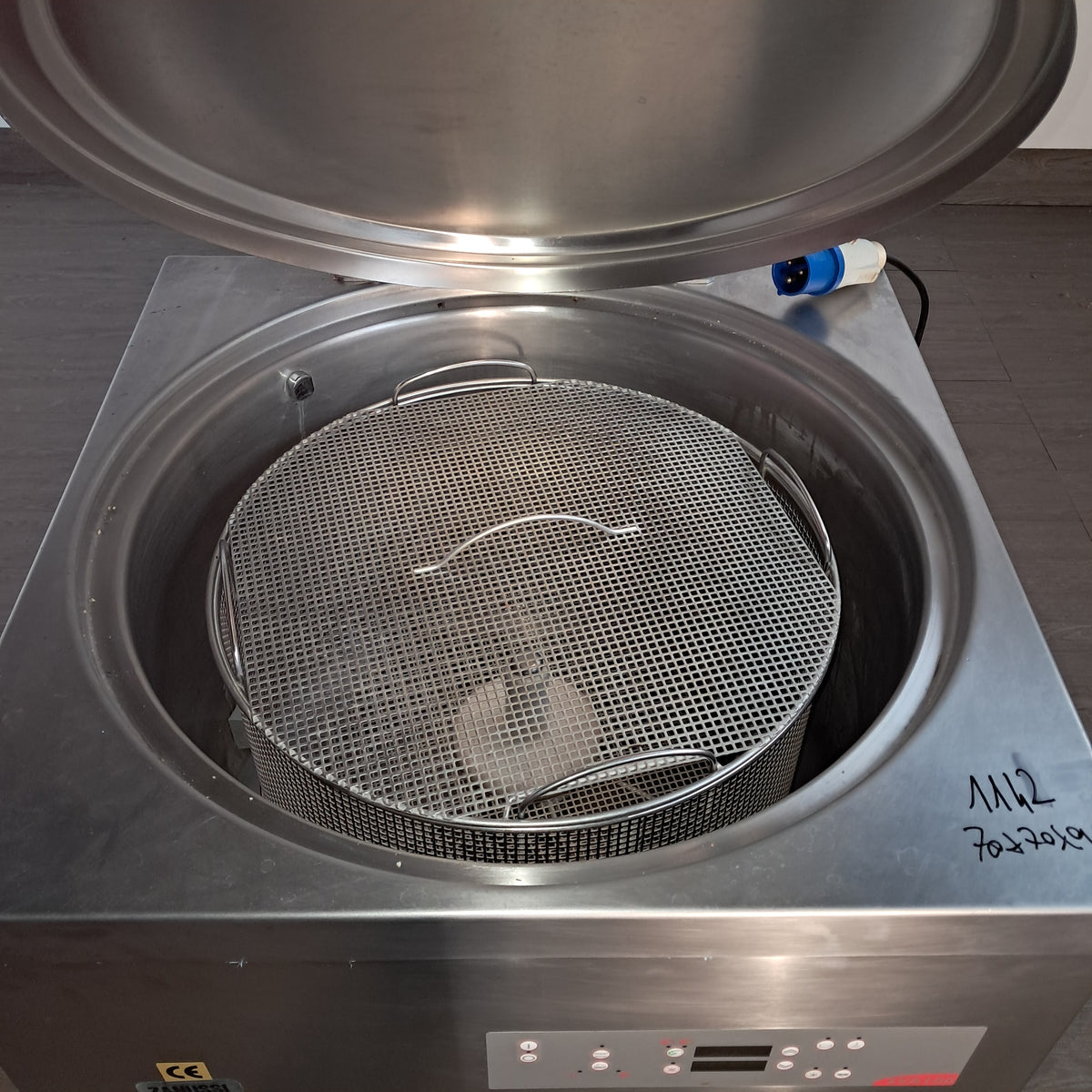 Lavaverdure elettrico Zanussi, 220 V, L 70 cm, P 70 cm, H 90 cm — usato