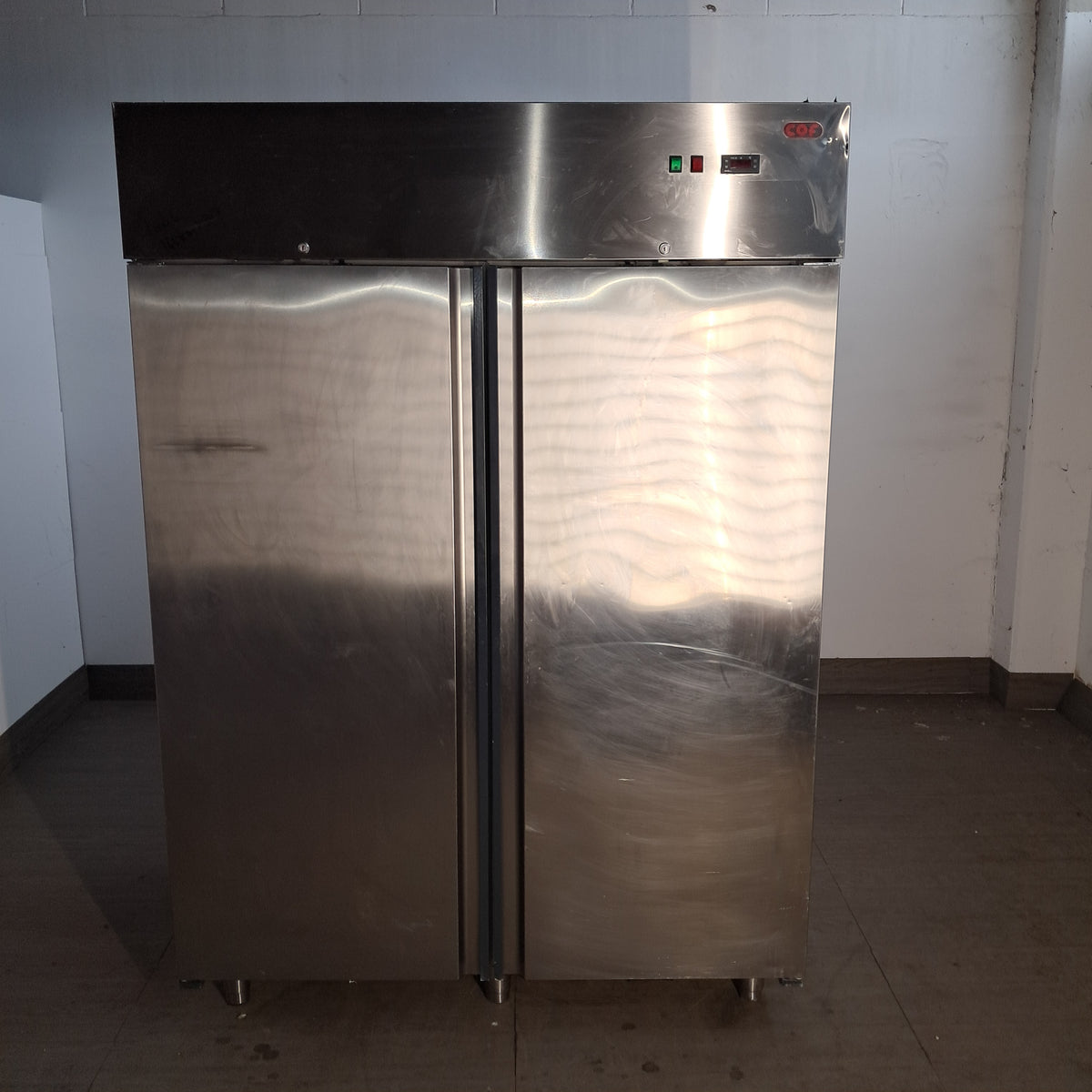 Frigorifero positivo a 2 colonne da 1400 L in acciaio inox AISI 304, L 144 cm, P 80 cm, H 200 cm — usato Attrezzatura da ristorazione usata Sd Service Store