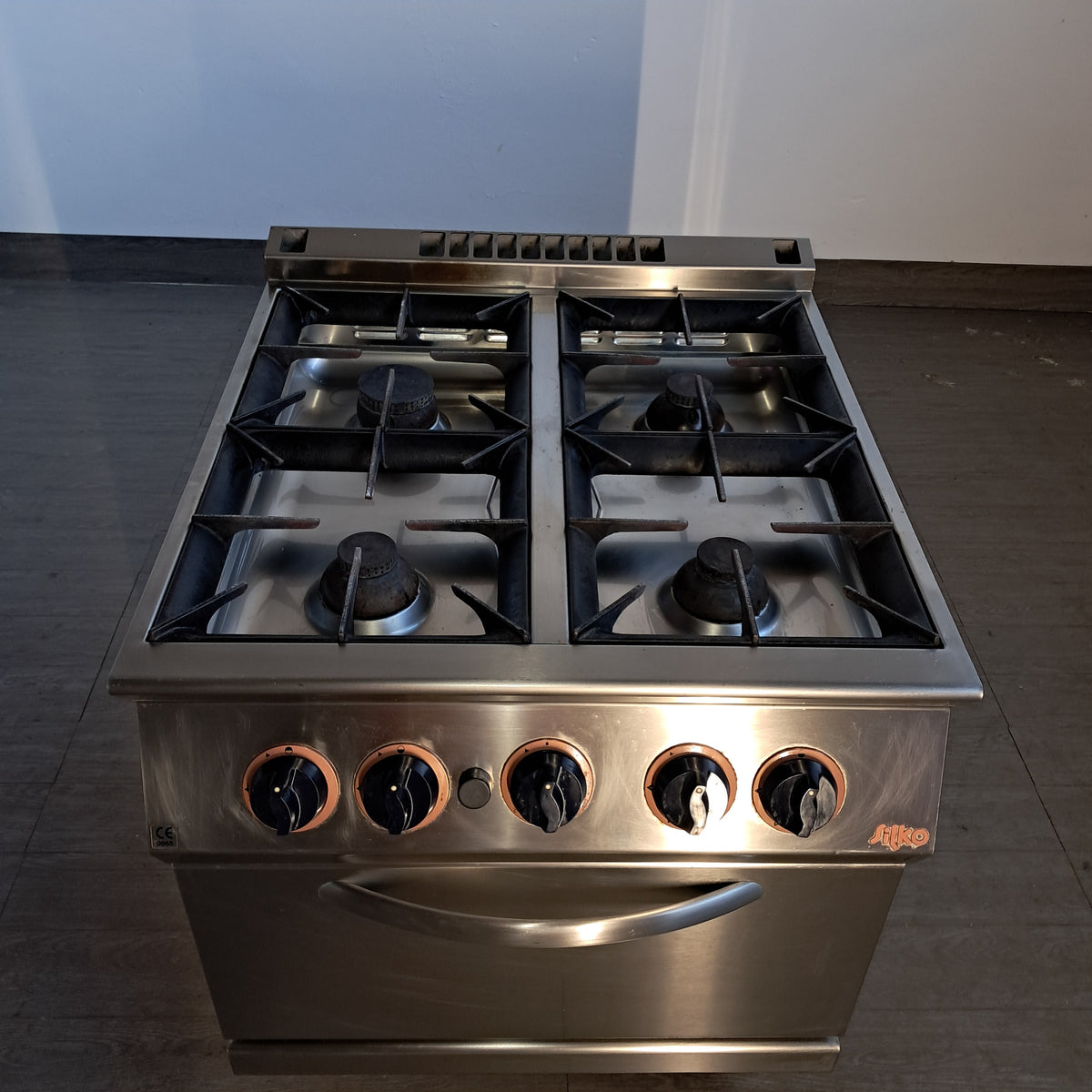 Cucina 4 fuochi a gas con forno ( Marca Silko ) L 80 P 90 H 85