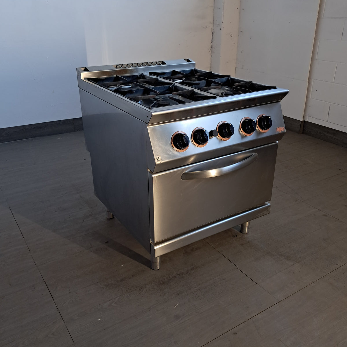 Cucina 4 fuochi a gas con forno ( Marca Silko ) L 80 P 90 H 85