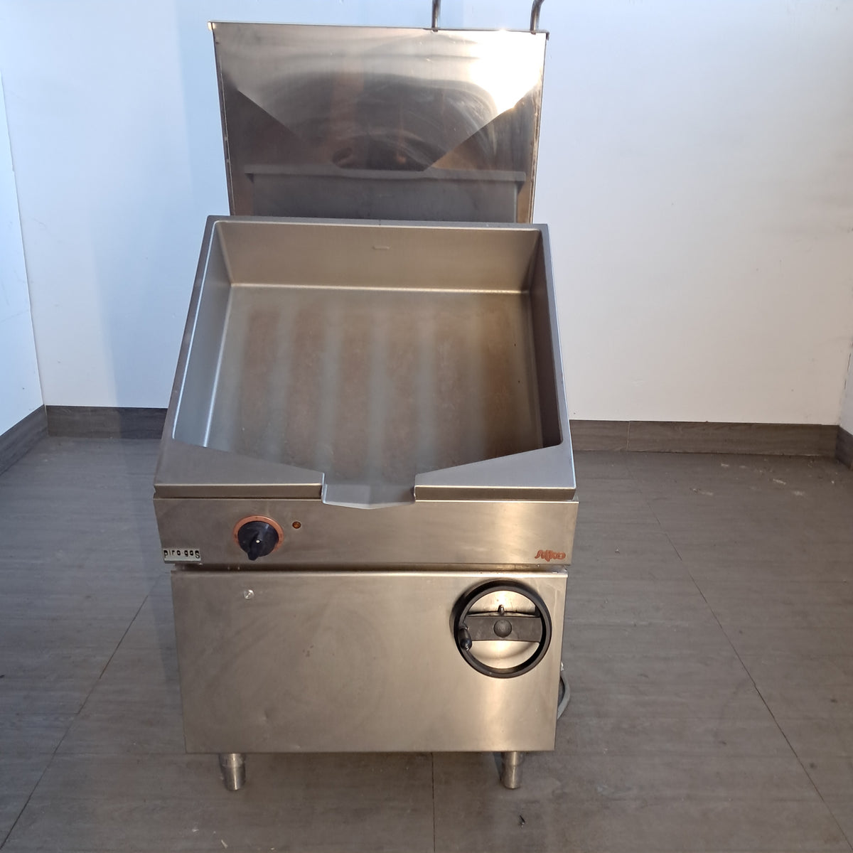 Brasiera elettrica apertura manuale ( 380 V)  ( Marca Silko )  L 90 P 90 H 85