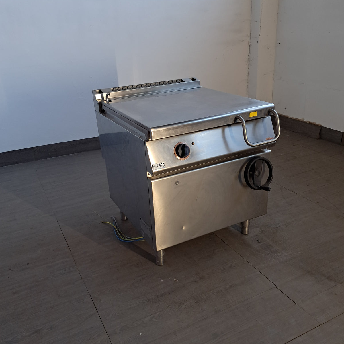 Brasiera elettrica apertura manuale ( 380 V)  ( Marca Silko )  L 90 P 90 H 85