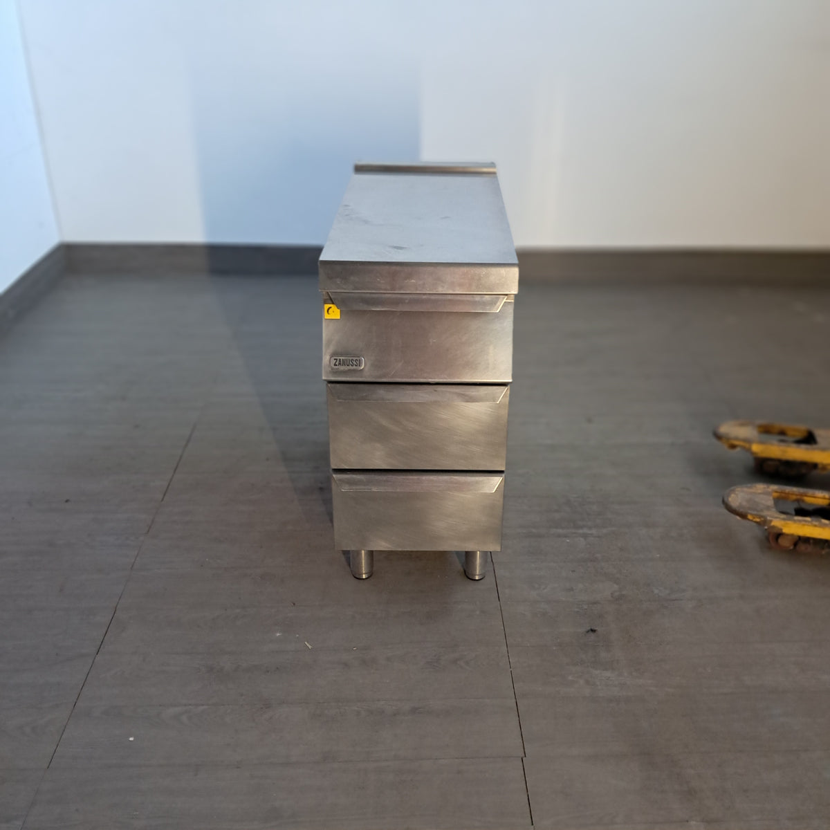 Cassettiera Zanussi in acciaio inox AISI 304 con 3 cassetti, L 90 cm, P 40 cm, H 85 cm — usata Attrezzatura da ristorazione usata Sd Service Store