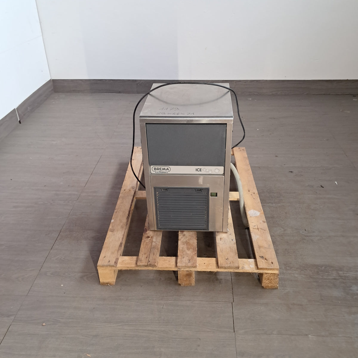Produttore di ghiaccio Brema a cubetto pieno, 22 kg/giorno, L 39 cm, P 46 cm, H 71 cm — usato Attrezzatura da ristorazione usata Sd Service Store