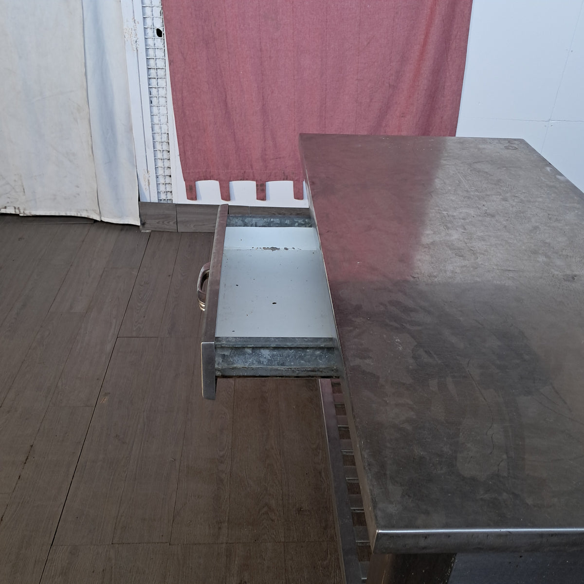 Tavolo inox AISI 304 con 1 cassetto centrale, L 140 cm, P 70 cm, H 85 cm — usato Attrezzatura da ristorazione usata Sd Service Store