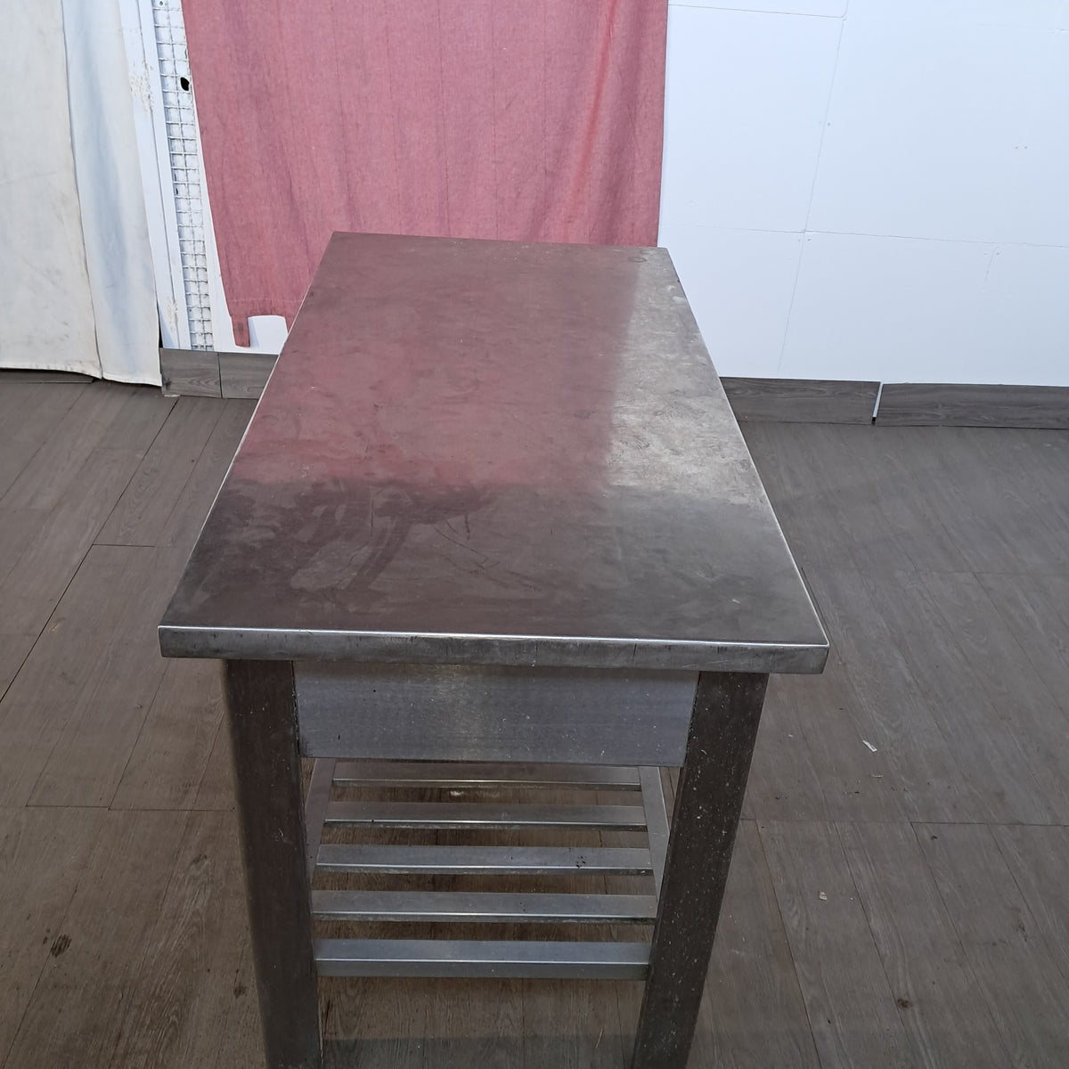 Tavolo inox AISI 304 con 1 cassetto centrale, L 140 cm, P 70 cm, H 85 cm — usato Attrezzatura da ristorazione usata Sd Service Store
