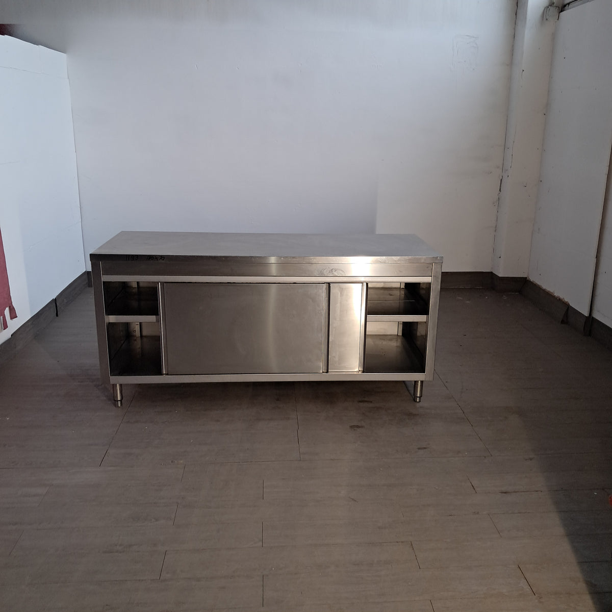 Banco inox AISI 304 con 2 sportelli, L 180 cm, P 70 cm, H 85 cm — usato Attrezzatura da ristorazione usata Sd Service Store