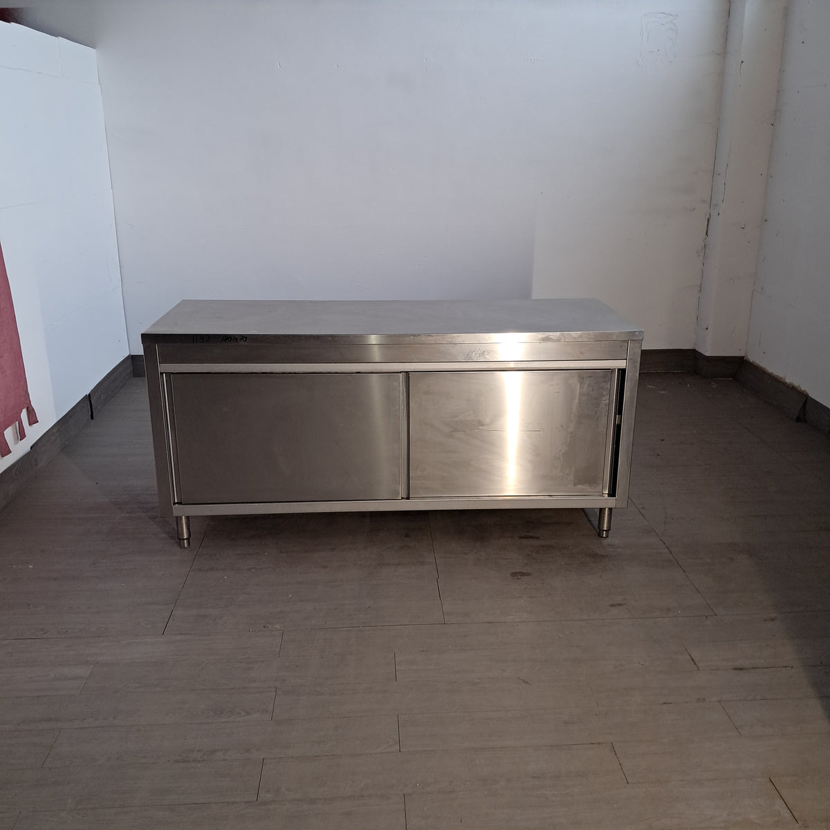 Banco inox AISI 304 con 2 sportelli, L 180 cm, P 70 cm, H 85 cm — usato Attrezzatura da ristorazione usata Sd Service Store