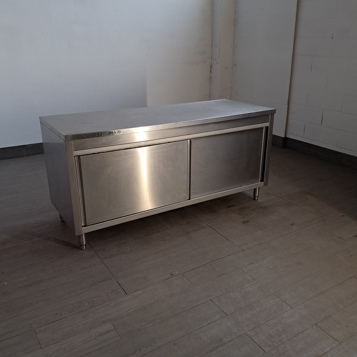 Banco inox AISI 304 con 2 sportelli, L 180 cm, P 70 cm, H 85 cm — usato Attrezzatura da ristorazione usata Sd Service Store