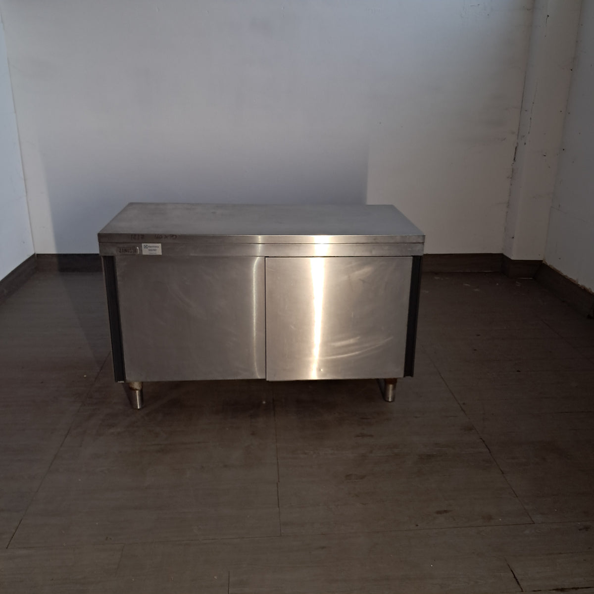 Banco inox AISI 304 con 2 sportelli, L 140 cm, P 70 cm, H 85 cm — usato Attrezzatura da ristorazione usata Sd Service Store