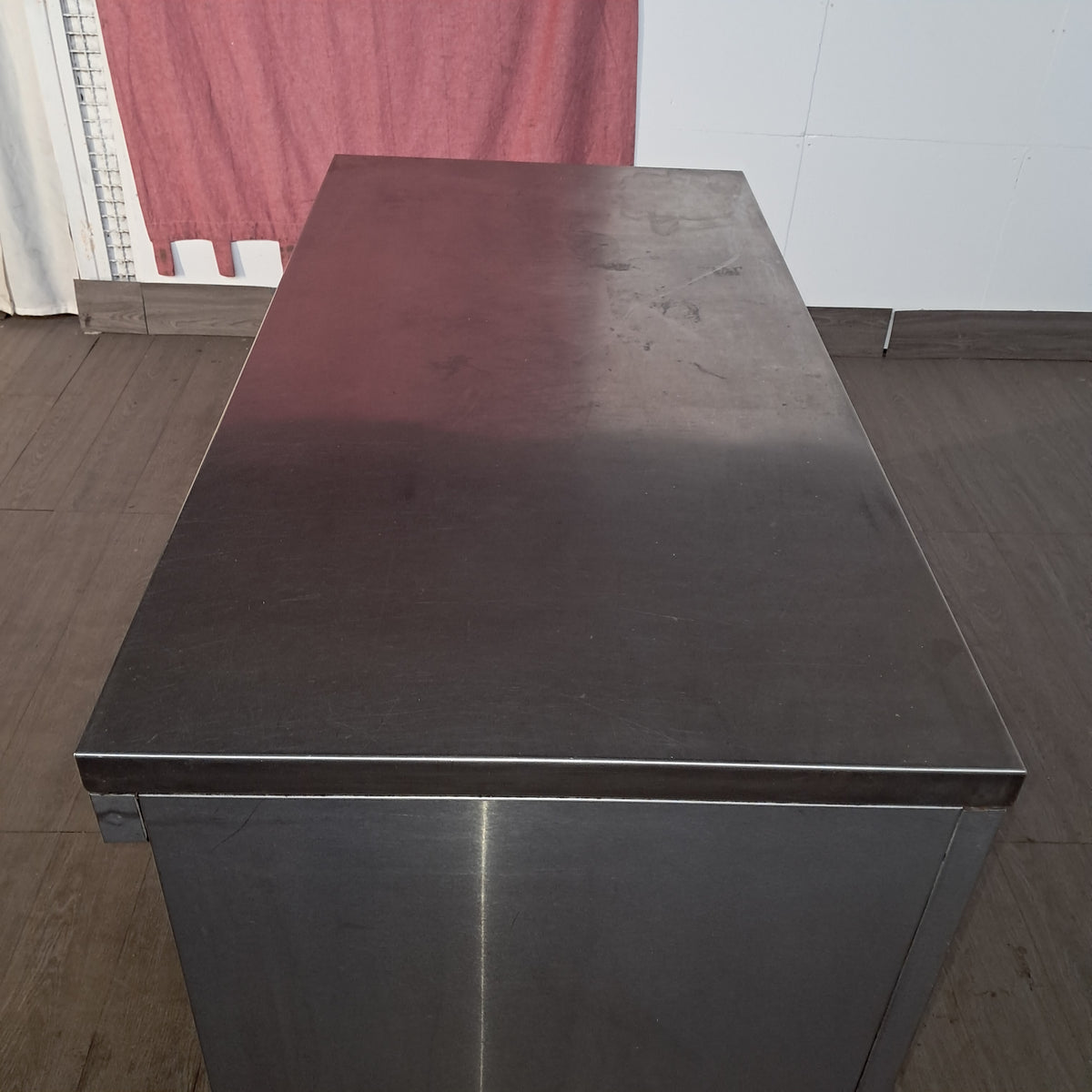 Banco inox AISI 304 con 2 sportelli, L 140 cm, P 70 cm, H 85 cm — usato Attrezzatura da ristorazione usata Sd Service Store
