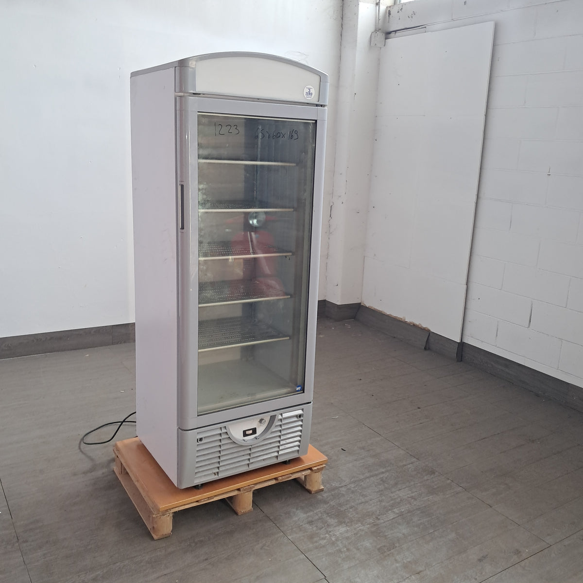 Vetrina congelatore a colonna con porta in vetro, L 65 cm, P 60 cm, H 189 cm — usata Attrezzatura da ristorazione usata Sd Service Store