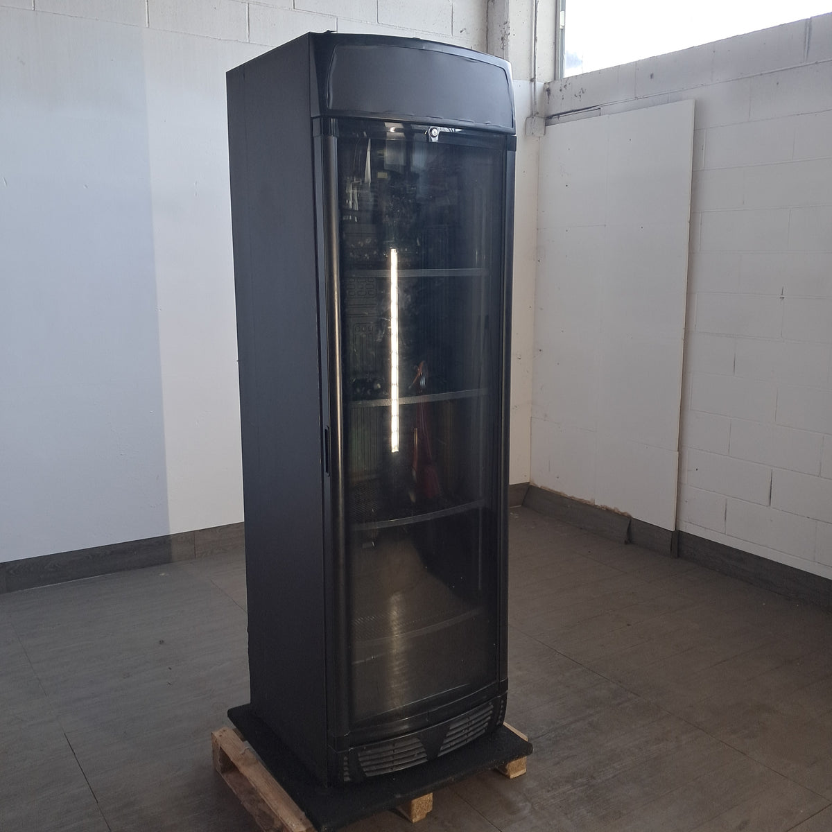 Vetrina refrigerata per bibite, L 198 cm, P 60 cm, H 60 cm — usata Attrezzatura da ristorazione usata Sd Service Store