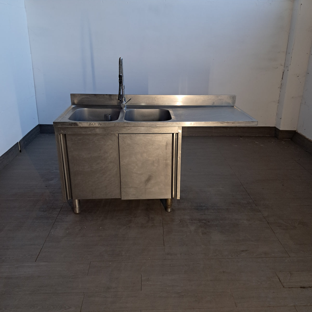 Lavandino a 2 vasche 50 × 40 × 30 cm con 2 sportelli e vano lavastoviglie, L 160 cm, P 70 cm, H 85 cm — usato Attrezzatura da ristorazione usata Sd Service Store