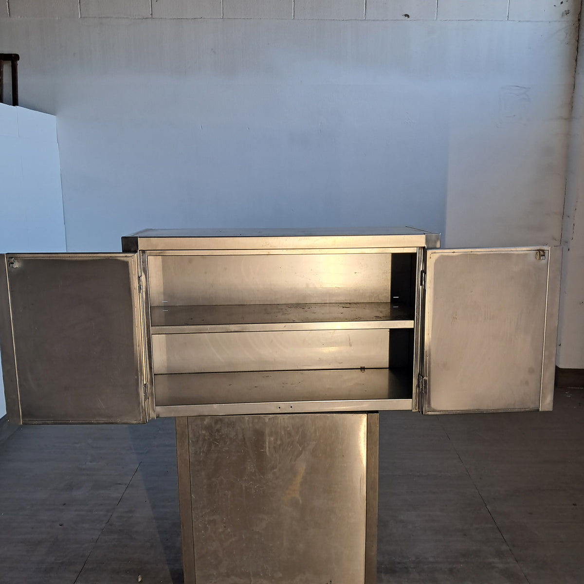 Pensile a muro in acciaio Aisi 304 con 2 sportelli  L 100 P 40 H 60
