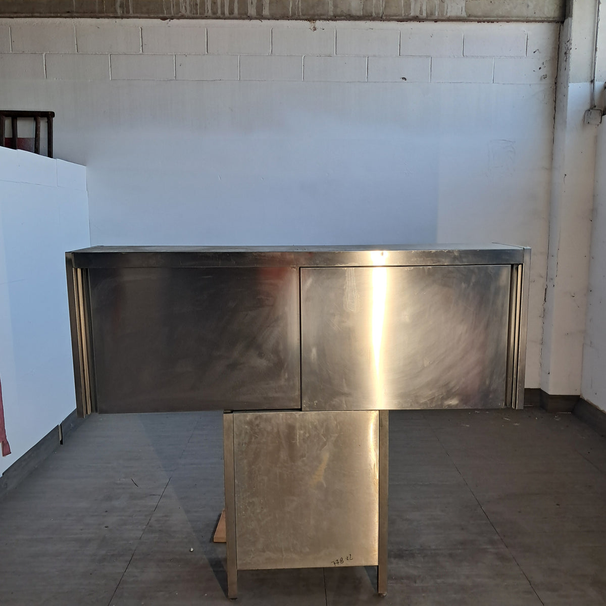 Pensile a muro in acciaio Aisi 304 con 2 sportelli  L 180 P 40 H 66