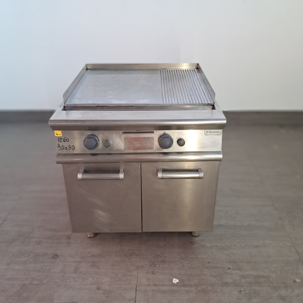 Piastra frytop a gas in acciaio Aisi 304 (2/3 liscia - 1/3 rigata)  L 80 P 90 H 85