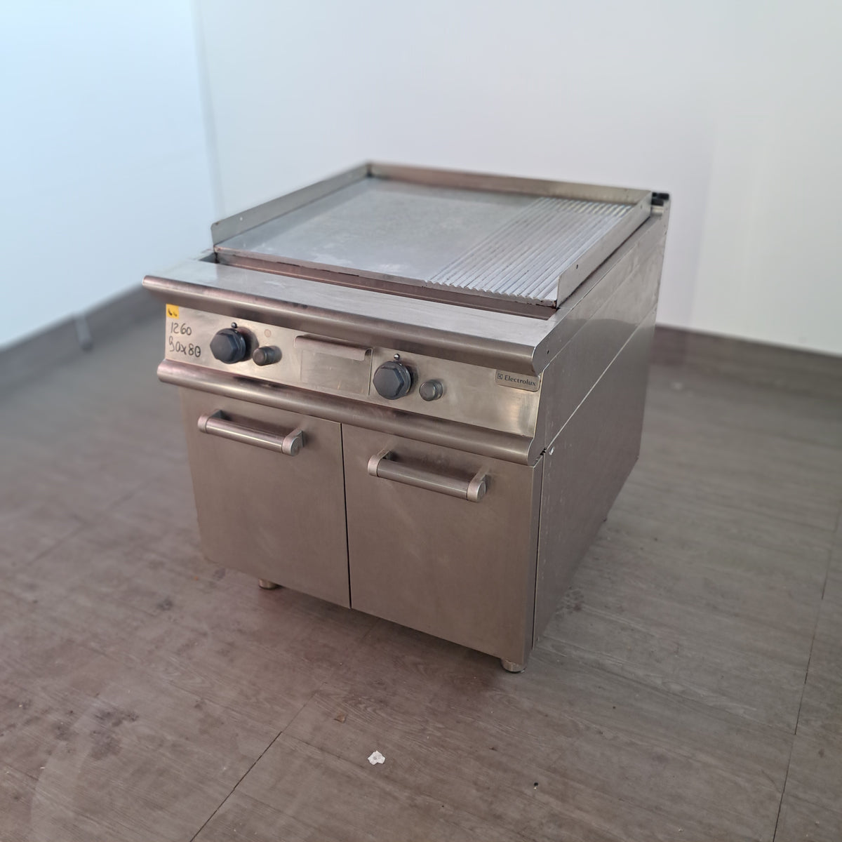 Piastra frytop a gas in acciaio Aisi 304 (2/3 liscia - 1/3 rigata)  L 80 P 90 H 85
