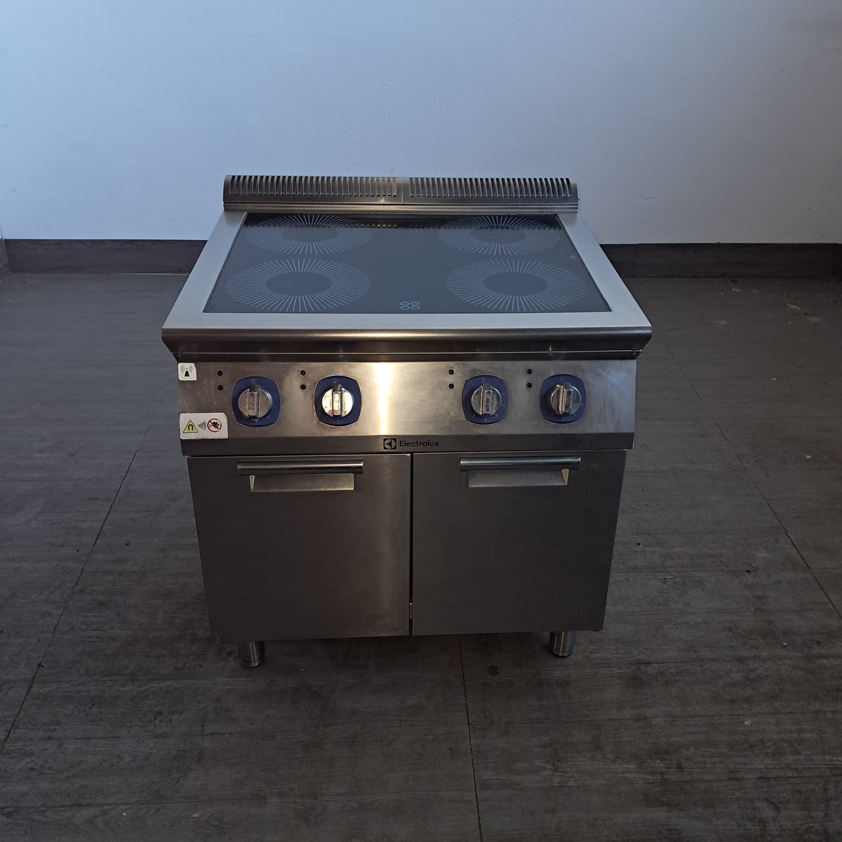 Cucina elettrica in vetroceramenica  (marca Electrolux) (380 v) L 80 P 70 H 85