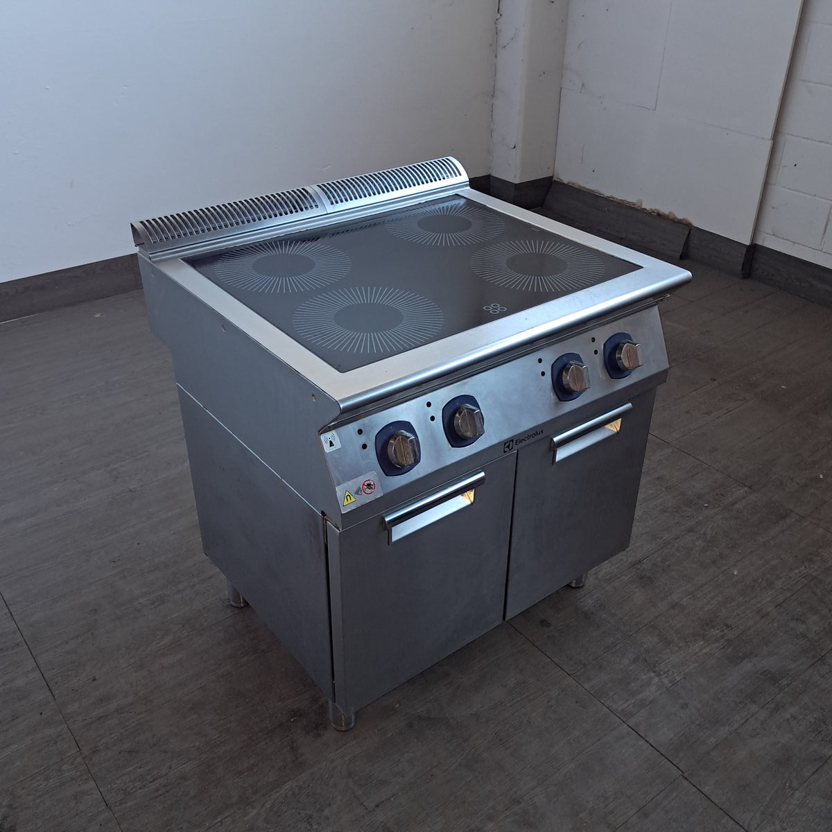 Cucina elettrica in vetroceramenica  (marca Electrolux) (380 v) L 80 P 70 H 85