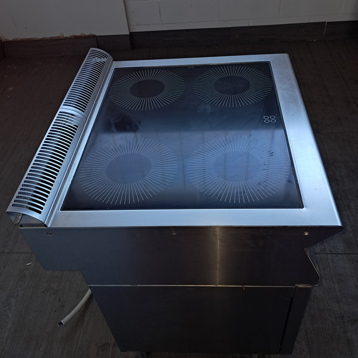 Cucina elettrica in vetroceramenica  (marca Electrolux) (380 v) L 80 P 70 H 85