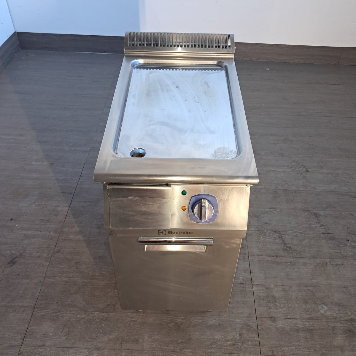 Piastra elettrica liscia Electrolux, 380 V, L 40 cm, P 70 cm, H 85 cm — usata Attrezzatura da ristorazione usata Sd Service Store