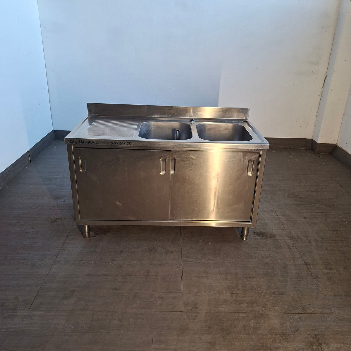 Lavandino 2 vasche 50 × 40 × 25 con 2 sportelli L 140 P 70 H 85 — usato Attrezzatura da ristorazione usata Sd Service Store