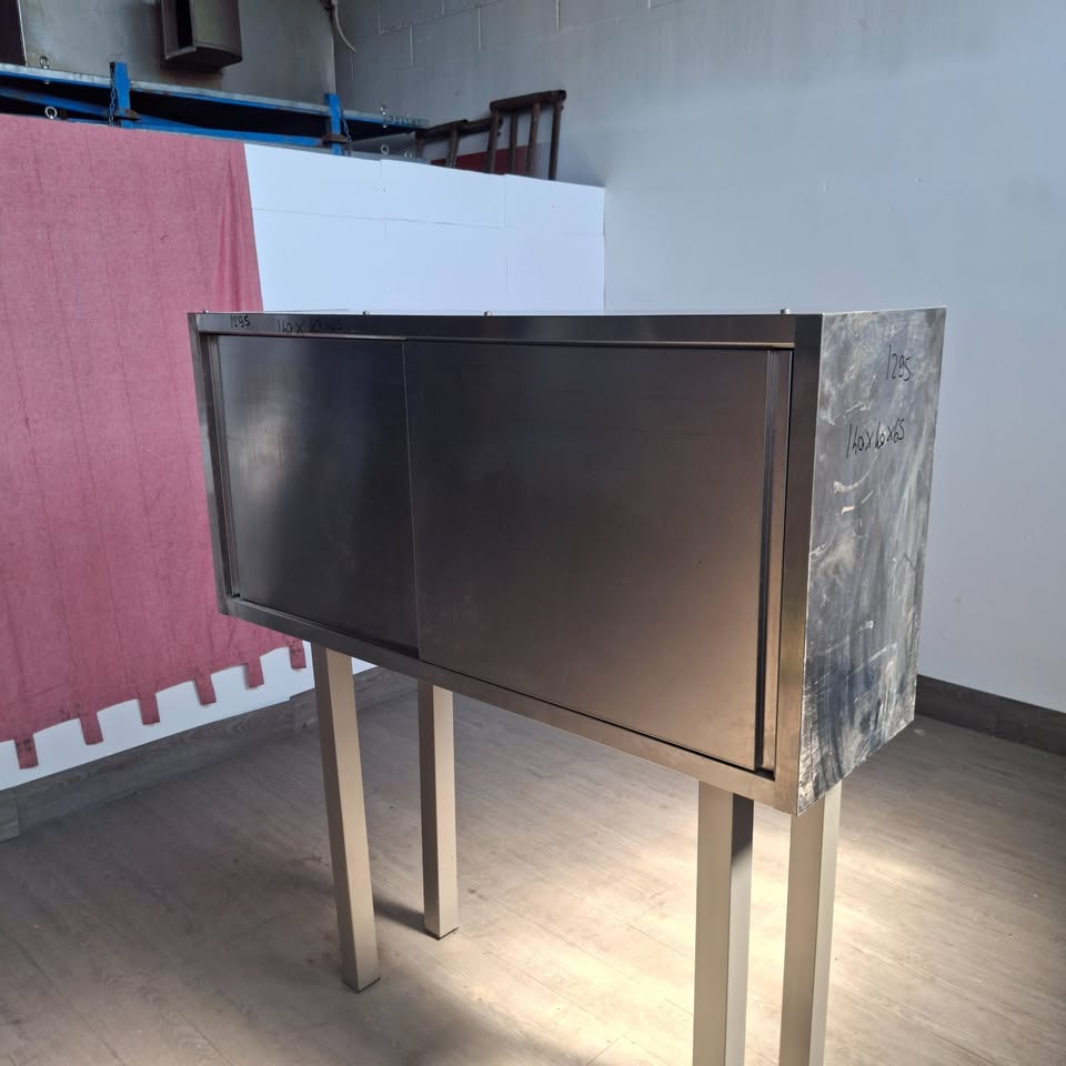 Pensilie in acciao per ristorante con 2 porte scorrevoli L 140 P 40 H 65 Attrezzatura da ristorazione usata Sd Service Store