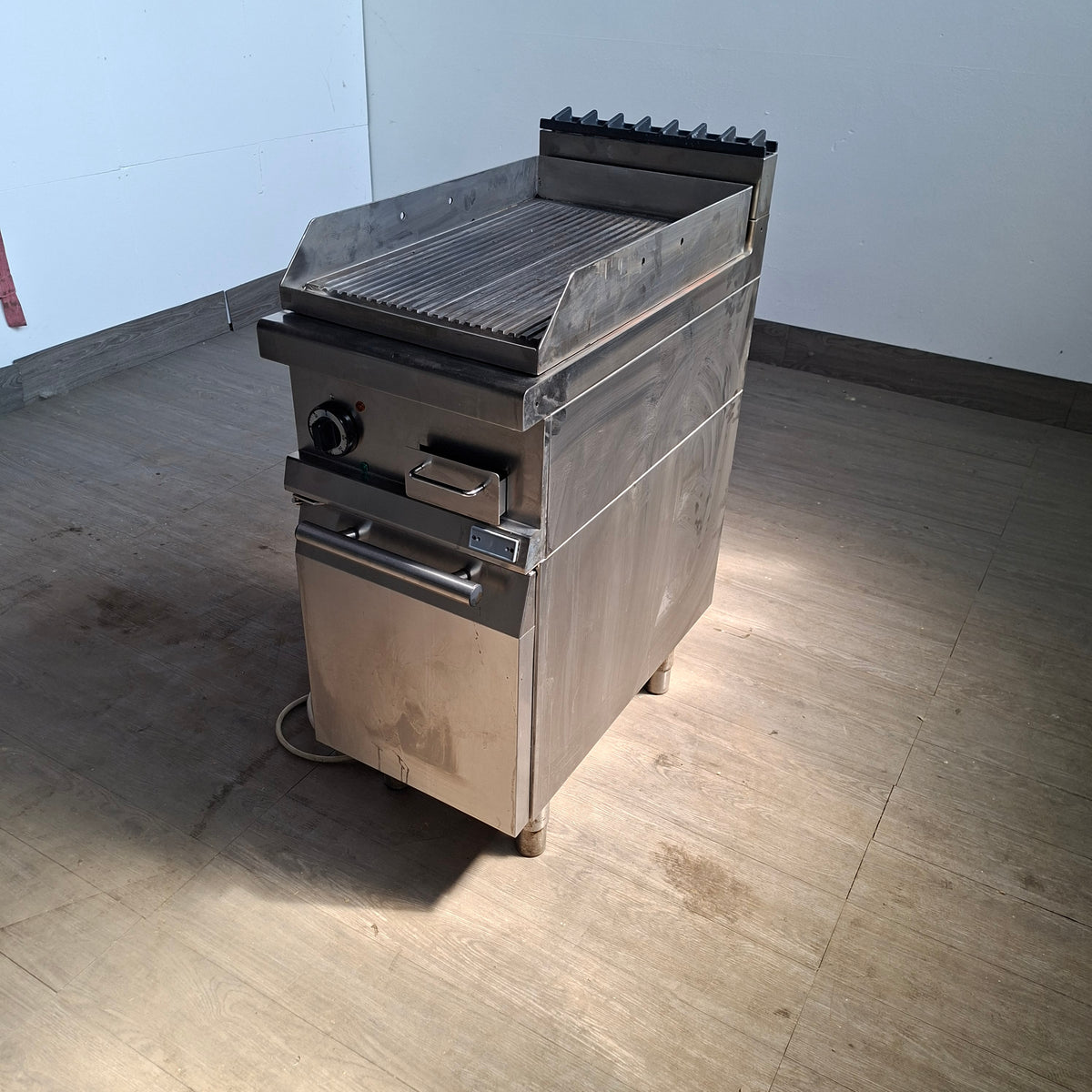 Piastra per cottura rigata per ristorante (380 V) L 45 P 75 H 85 Attrezzatura da ristorazione usata Sd Service Store