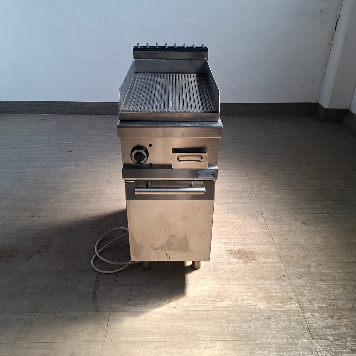 Piastra per cottura rigata per ristorante (380 V) L 45 P 75 H 85 Attrezzatura da ristorazione usata Sd Service Store