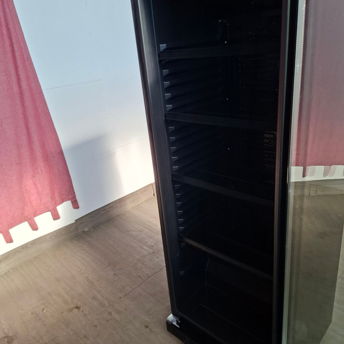 Frigorifero vetrina bibite per bar L 60 P 60 H 180 — usato Attrezzatura da ristorazione usata Sd Service Store