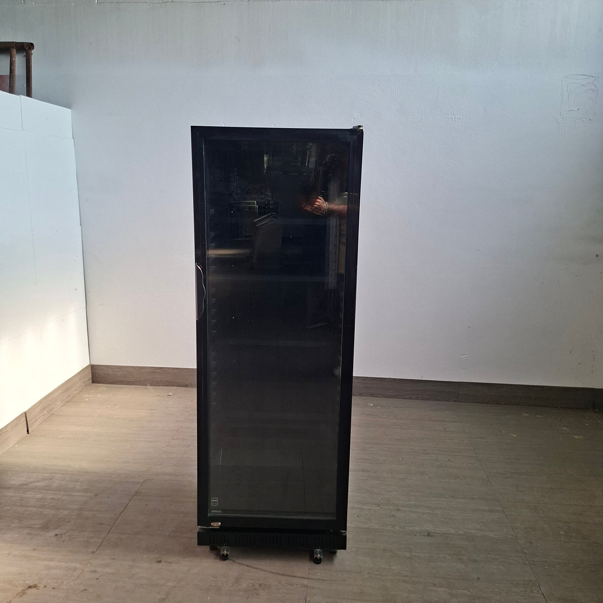 Frigorifero vetrina bibite per bar L 60 P 60 H 180 — usato Attrezzatura da ristorazione usata Sd Service Store