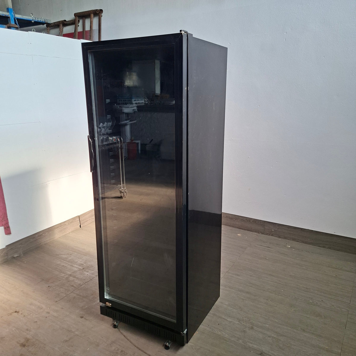 Frigorifero vetrina bibite per bar L 60 P 60 H 180 — usato Attrezzatura da ristorazione usata Sd Service Store