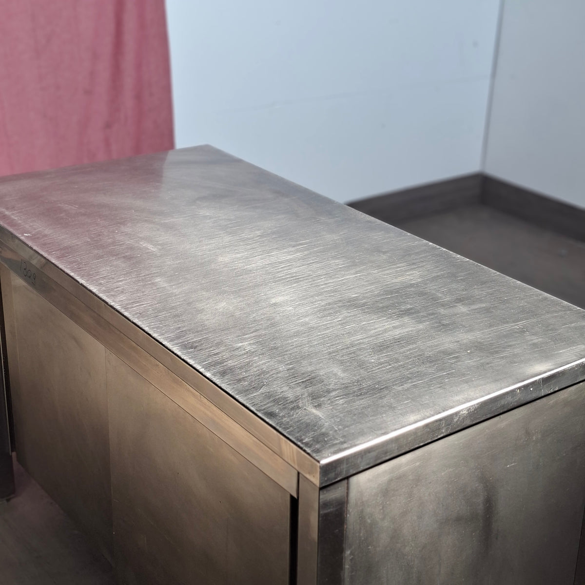 Banco in acciao per ristorante con 2 sportelli L 140 P 70 H 85
